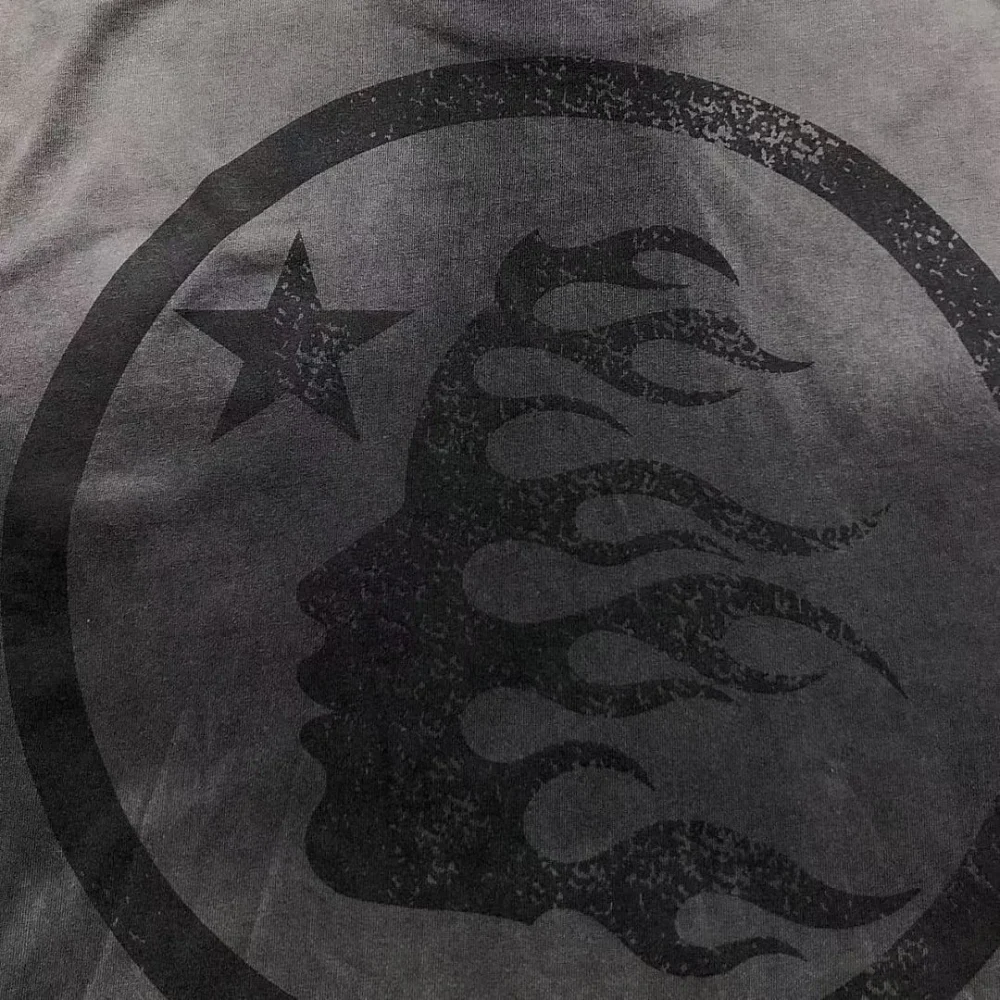 HELLSTAR Grey Black Circle Logo Print T-Shirt - fabric detail